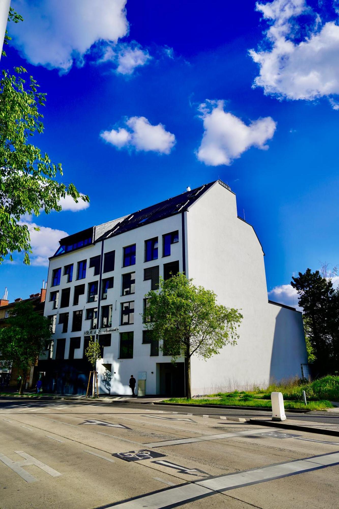 Dm & S * Wien